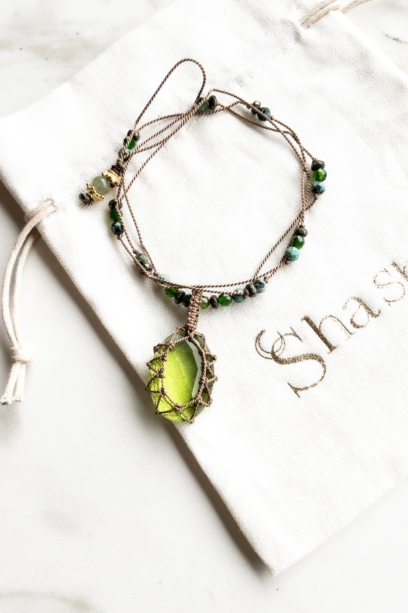 Peridot Talisman « Aabha » - shashā gemstone jewellery 