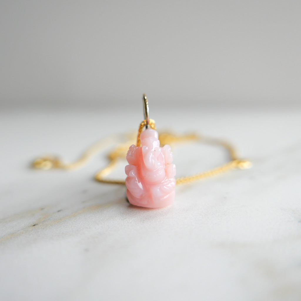 Ganesha Ji-Anhänger | Rosa Opal – Granat – Rosa gefärbter Quarz – Karneol | DIVYA