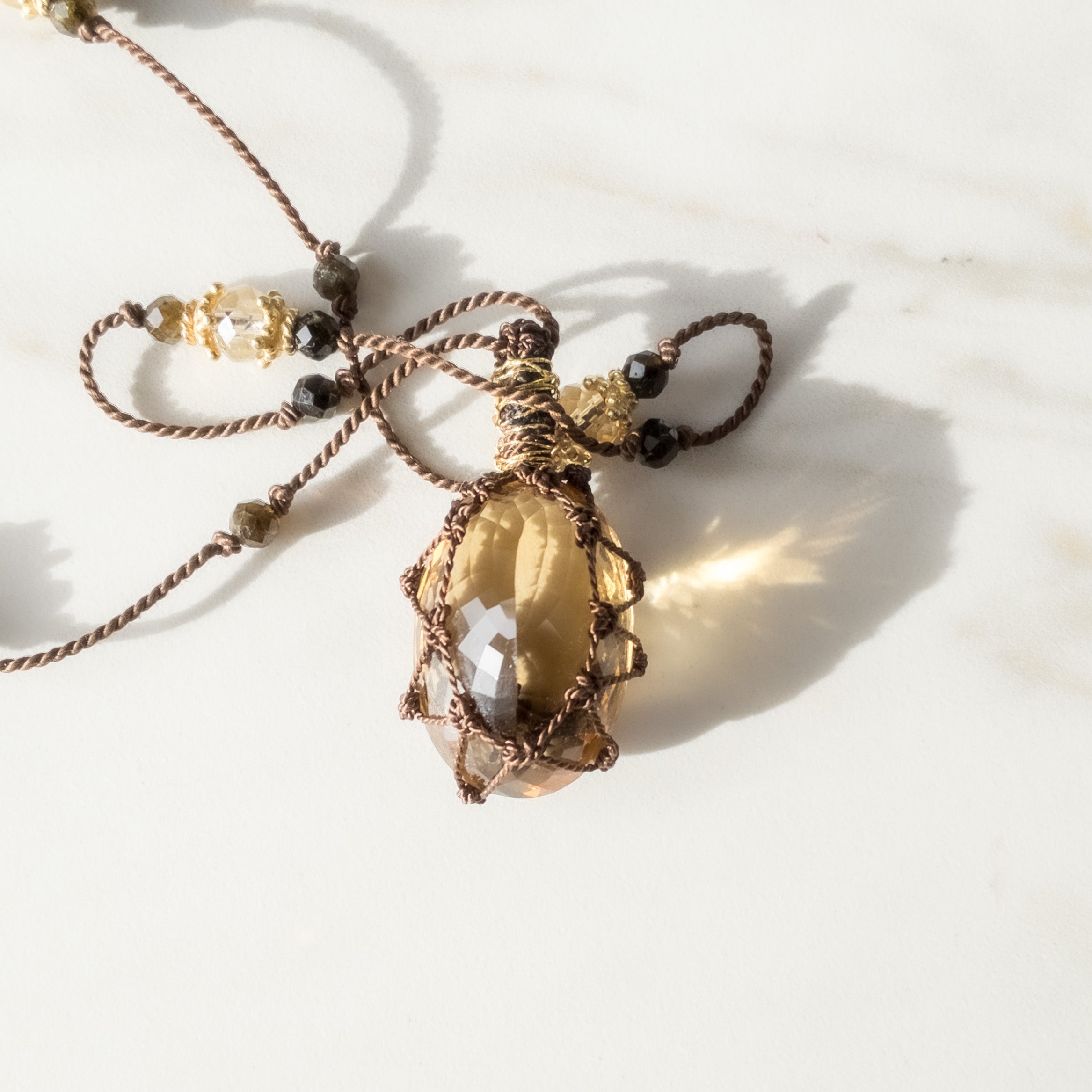 Honey Quartz « Aabha » Necklace - Amulets gemstone - shasha jewelry switzerland
