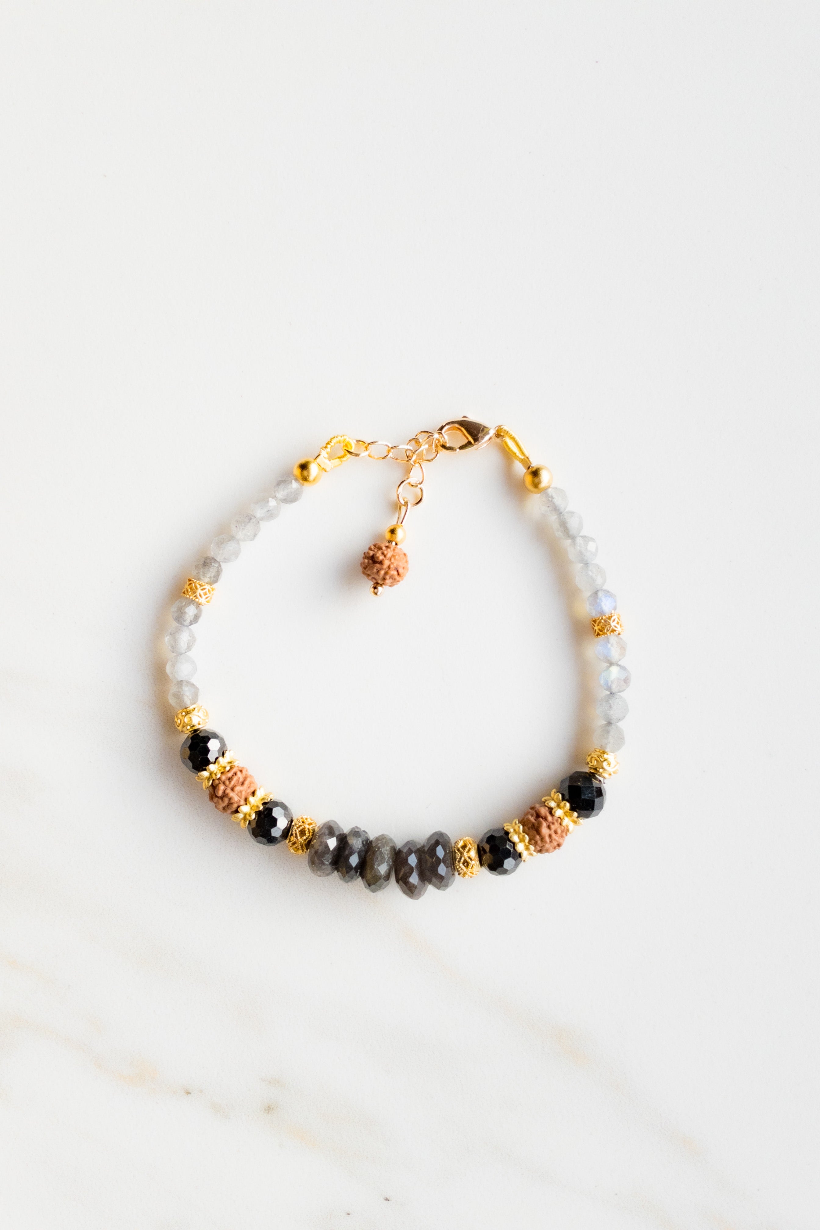 Eclipse Elegance Labradorite Bracelet « Divine Radiance » shashā jewellery Indian inspired 