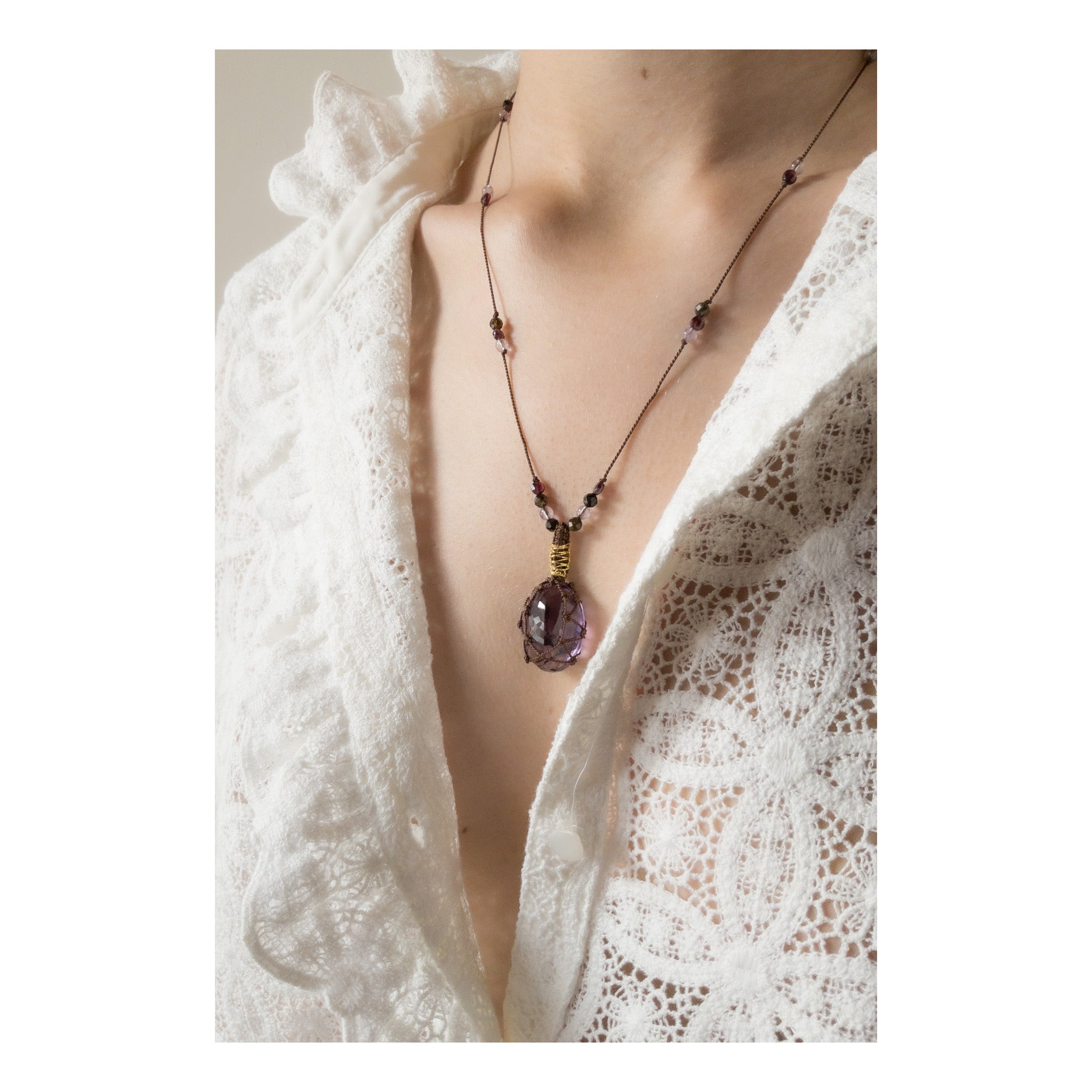 « Aabha » Necklaces - Amulets - gemstone amethyst macrame cabochon - shashā jewellery