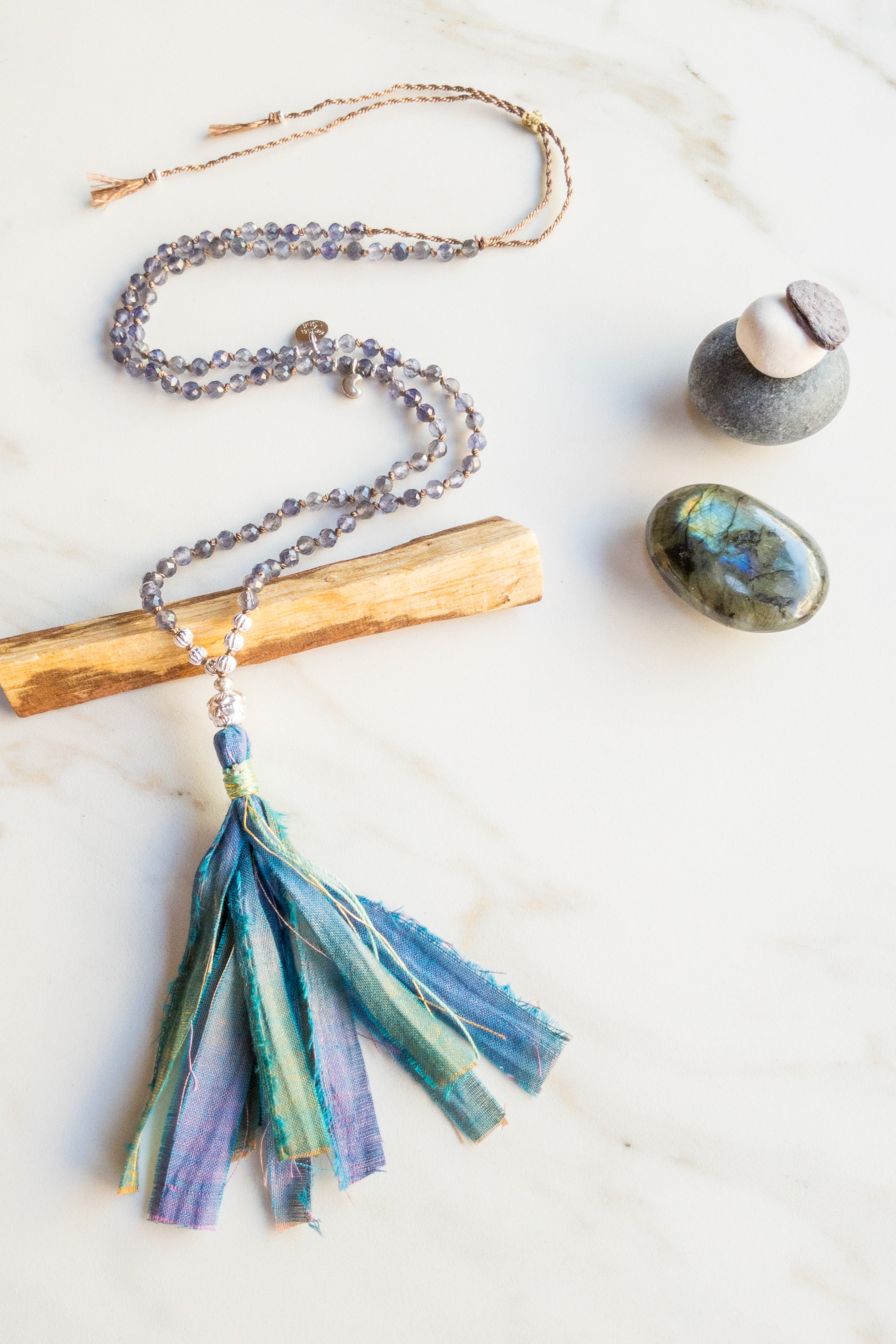 Shashā « ROOTS » mini Mala 108 - Iolite - meditation jewellery 