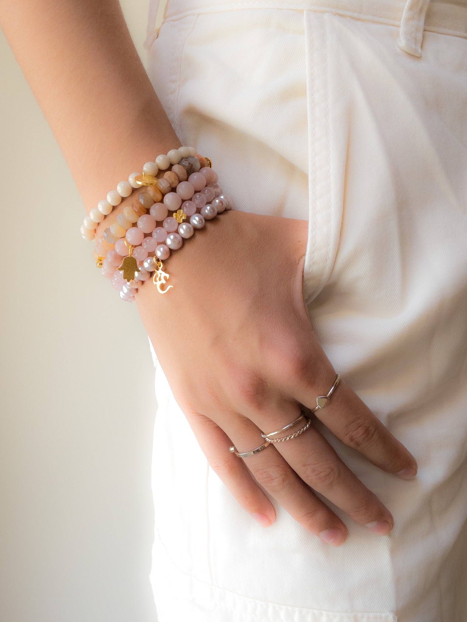 Freshwater Pearls and 24k gold plated "OM"charm Bracelet ShaSha Crystal Jewellery switzerland